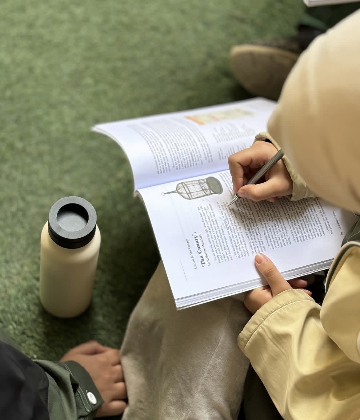 توثيق العلاقة مع أولياء أمور الطلبة، ورفدهم بالأساليب التربوية الضرورية